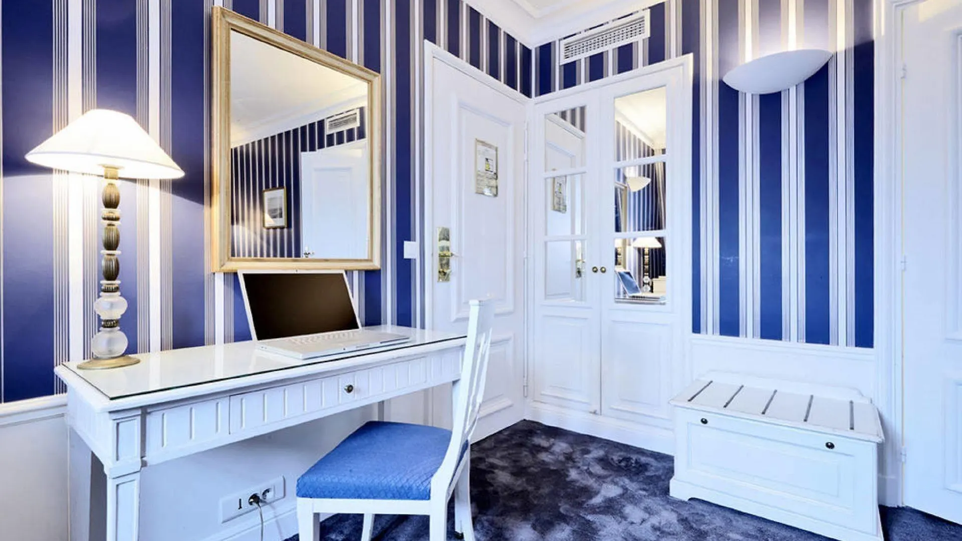 Golden Tulip Washington Opera 4*